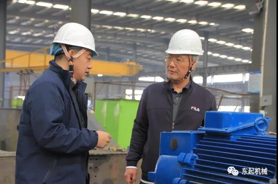 河南工業(yè)大學(xué)機(jī)電工程學(xué)院院長、碩士研究生導(dǎo)師惠延波教授等一行蒞臨東起集團(tuán)參觀考察